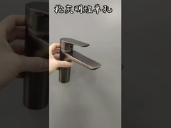 صنبور مريلة PVC صب الزنك مقابض صنبور الحمام لون فضي لامع