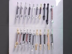 المقبض القديم من الألومنيوم و الديكور الفاخر للفندق الكبير