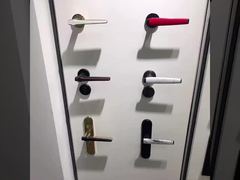 أعرض مقبض الباب المصنوع من سبائك الزنك الحديثة، مقبض الباب التجاري 58 * 85 مم تصميم مخصص لك